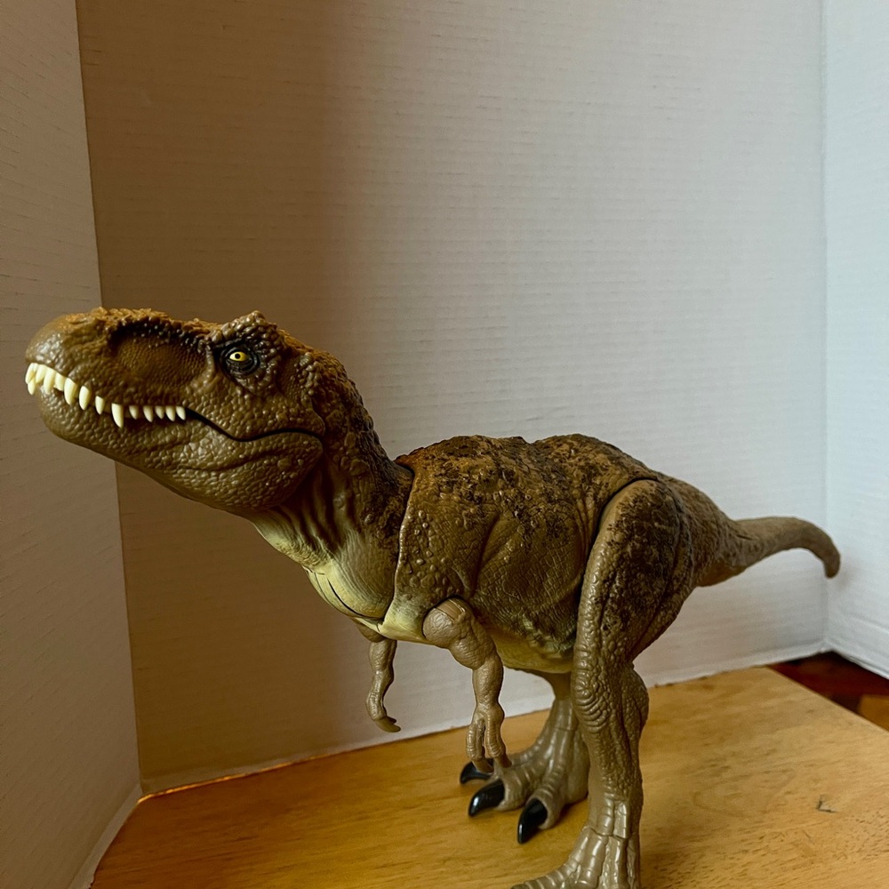 Mattel Brown Dinosaur Action Figure Roars Moves Head Up Down Side to Side Animat